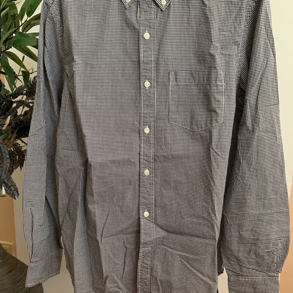 Old Navy Men’s Black and White Gingham Button Down Shirt - Picture 8 of 8